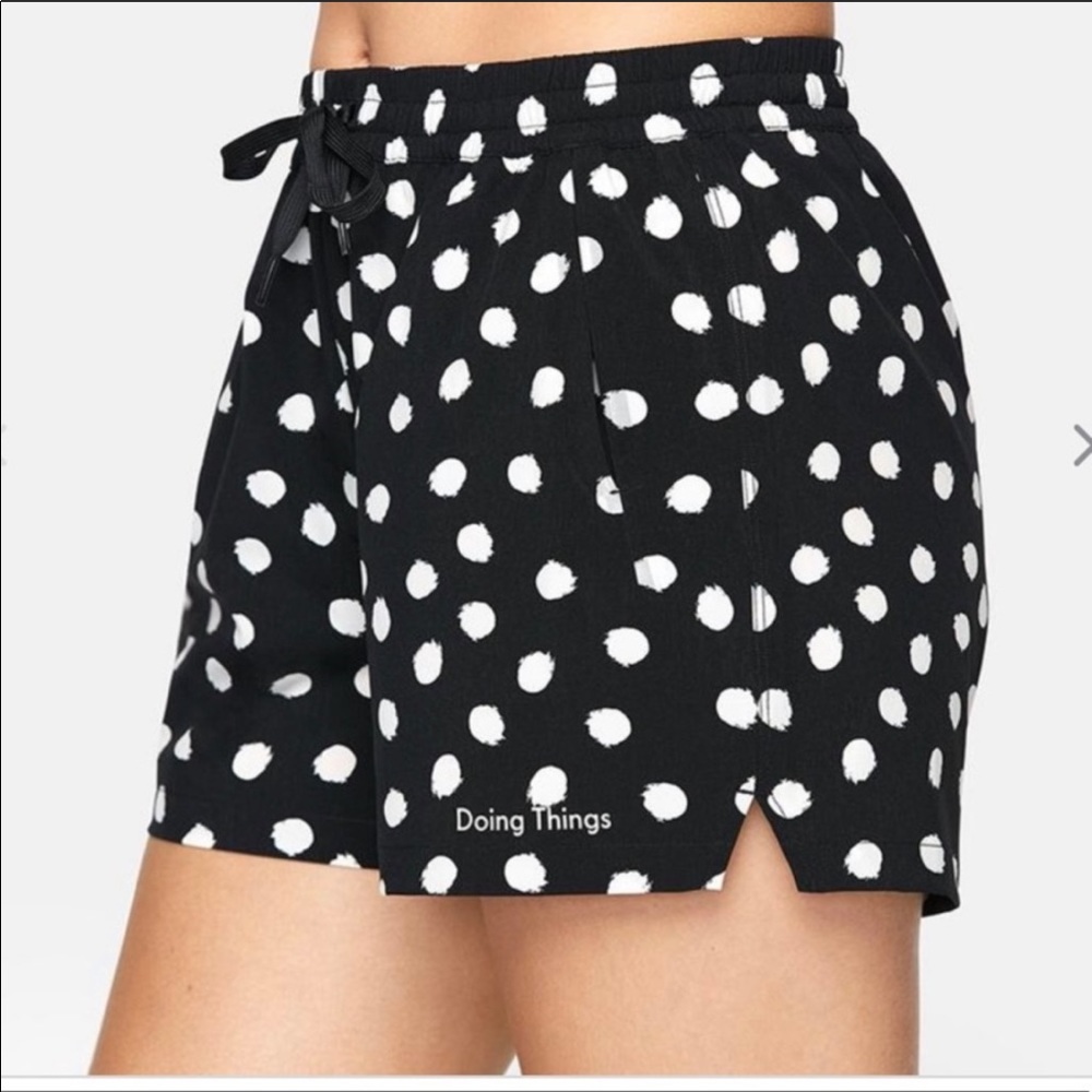 Outdoor voices doing things short in size M